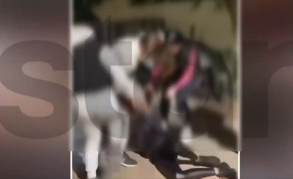 Βίντεο με άγριο ξυλοδαρμό ανήλικης από τέσσερα κορίτσια – Την κλωτσούν και στο κεφάλι
