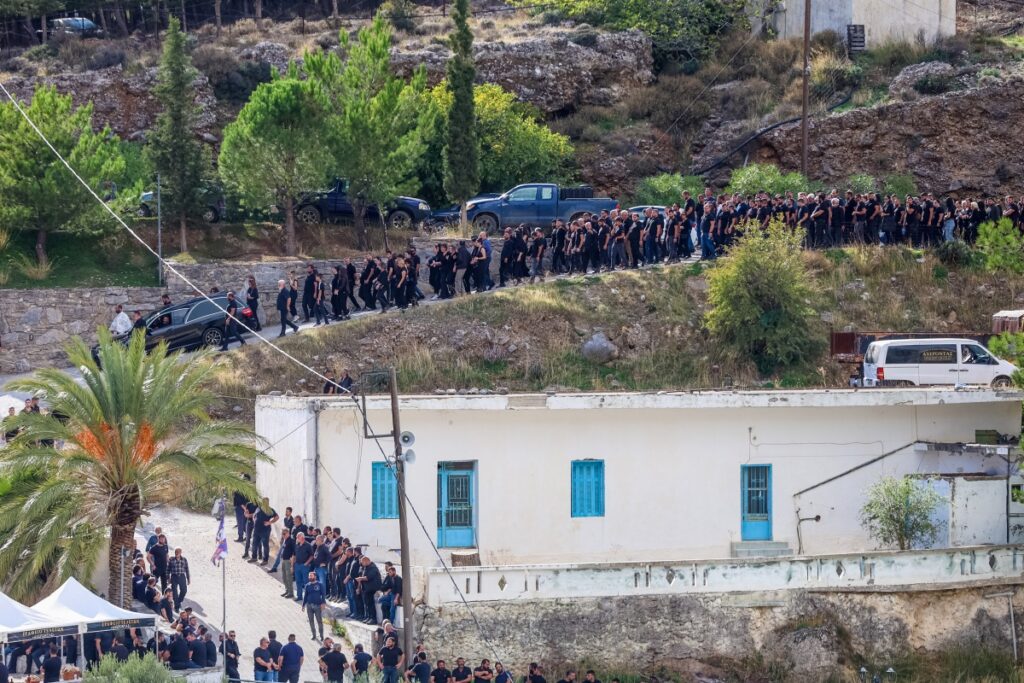 Βορίζια: Το χρονικό της αιματοχυσίας – «Μίλησαν» οι κάμερες ασφαλείας – Γονάτισε στην κα