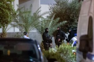 Λίγο πριν τις 11 το πρωί, πέρασε το κατώφλι του εισαγγελέα Ηρακλείου ο 43χρονος γαμπρός του 39χρονου ο οποίος φέρεται να είναι ένα από τα κεντρικά πρόσωπα της φονικής συμπλοκής που συγκλόνισε τα Βορίζια