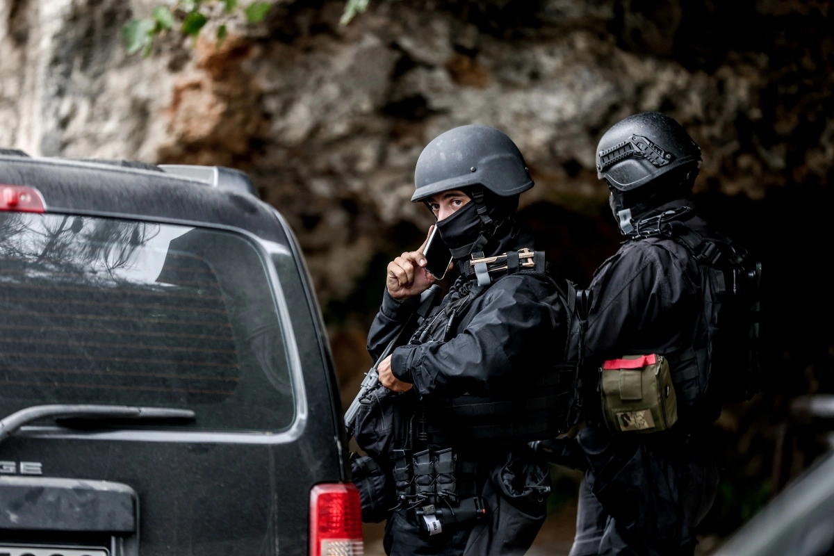 Βορίζια: Τουλάχιστον τρεις τύποι όπλων χρησιμοποιήθηκαν στο φονικό - Από καλάσνικοφ ο θάνατος της 56χρονης στα