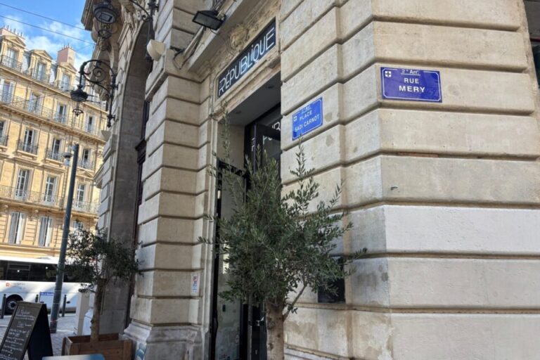 Μασσαλία: Το κοινωνικό εστιατόριο Le Républiqe κλείνει – Ένα τέλος για το όραμα της γαστρονομίας του ενός ευρώ