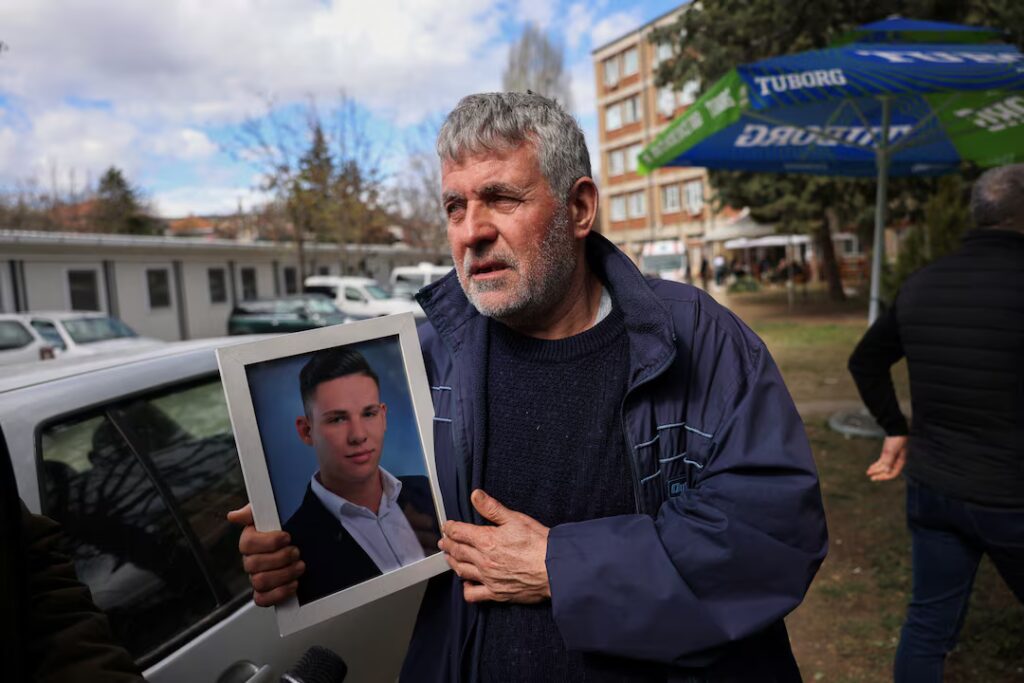 Σκόπια: Χιλιάδες πολίτες στους δρόμους- Ζητούν δικαιοσύνη για τα 63 θύματα του Κότσανι