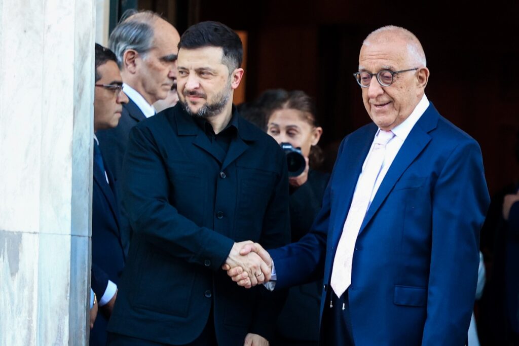 Συνάντηση Κακλαμάνη – Ζελένσκι: Στήριξη στην Ουκρανία και μήνυμα για δίκαιη ειρήνη