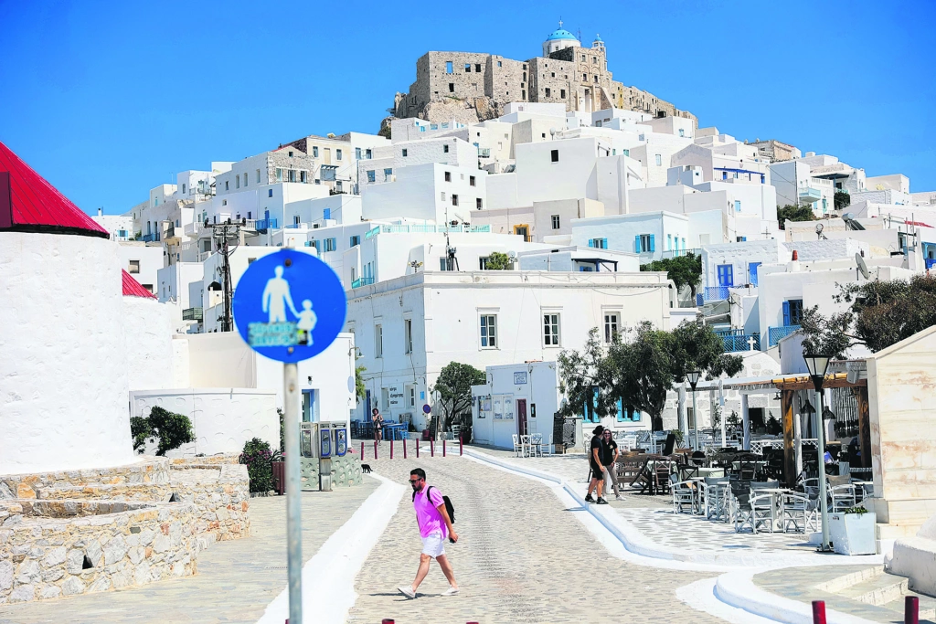 Κίνητρα διαμονής για δημοσίους υπαλλήλους στα νησιά – Τι λένε στον ΕΤ οι δήμαρχοι Αστυπάλαιας