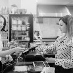 Αναλήψεις μετρητών από το… μπακάλικο του χωριού