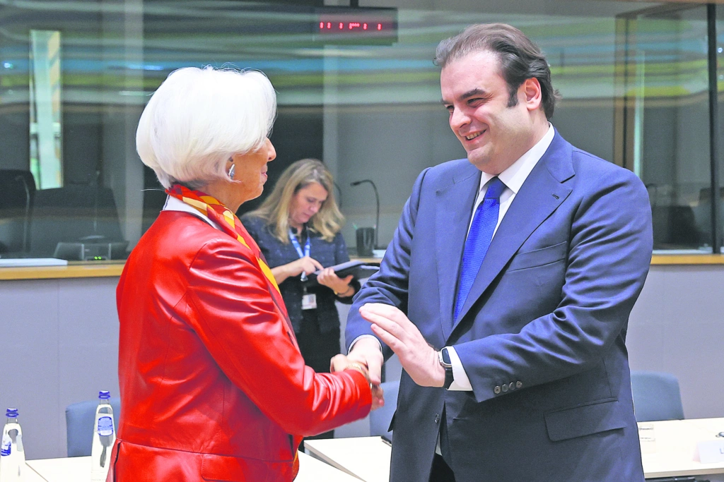 Ουάου! Ενας… αιώνας χωρίζει το 2015 από το 2025