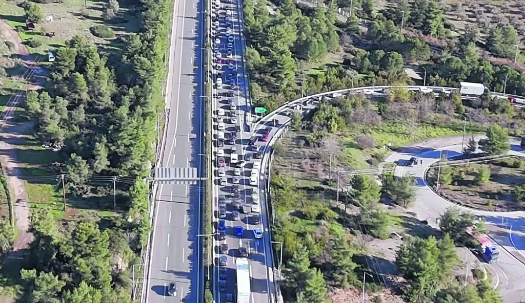 Η ταλαιπωρία των εκδρομέων και η ώρα του διαλόγου