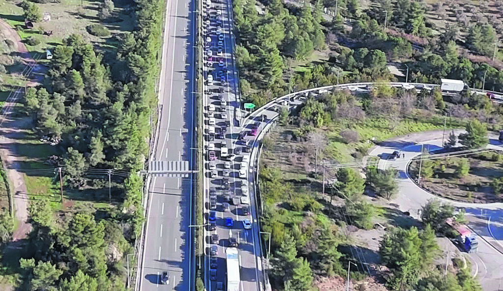 Η ταλαιπωρία των εκδρομέων και η ώρα του διαλόγου