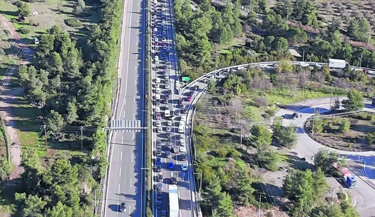 Η ταλαιπωρία των εκδρομέων και η ώρα του διαλόγου