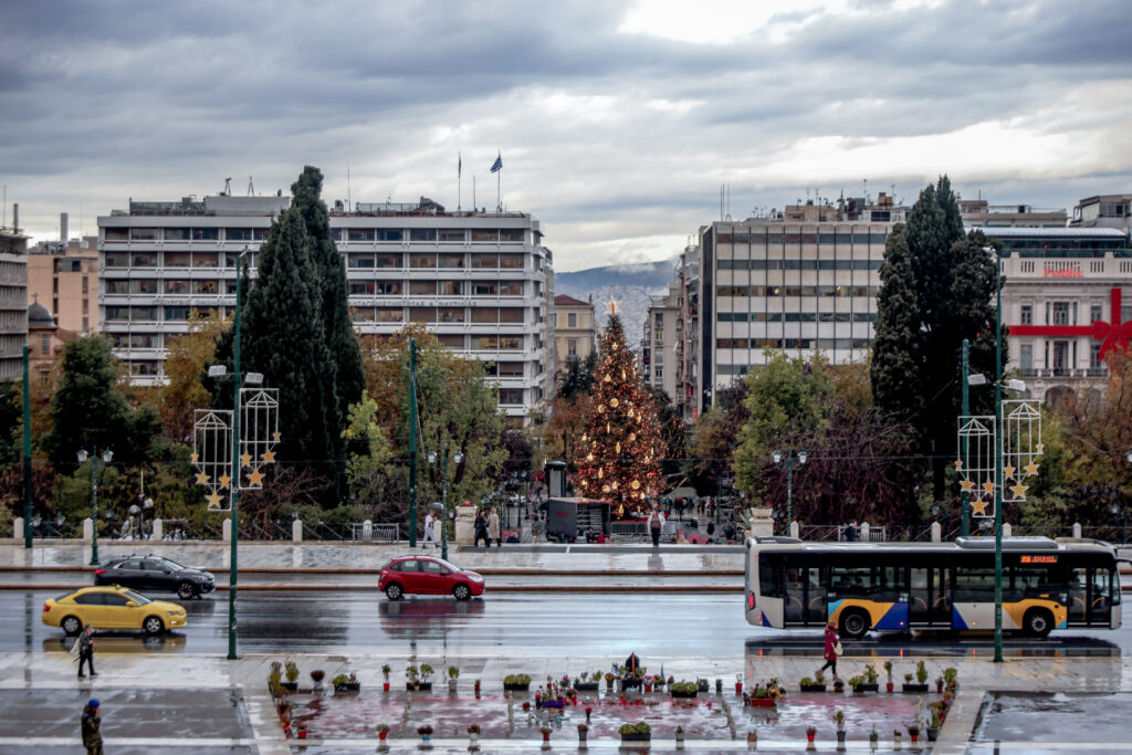 Επιδείνωση του καιρού από σήμερα: Βροχές και αισθητή πτώση της θερμοκρασίας έως τα Χριστούγεννα