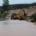 Πλημμυρισμένα σπίτια και επιχειρήσεις σε Ερέτρια, Αυλίδα και Οινόφυτα – Συνεχίζεται η άντληση υδάτων
