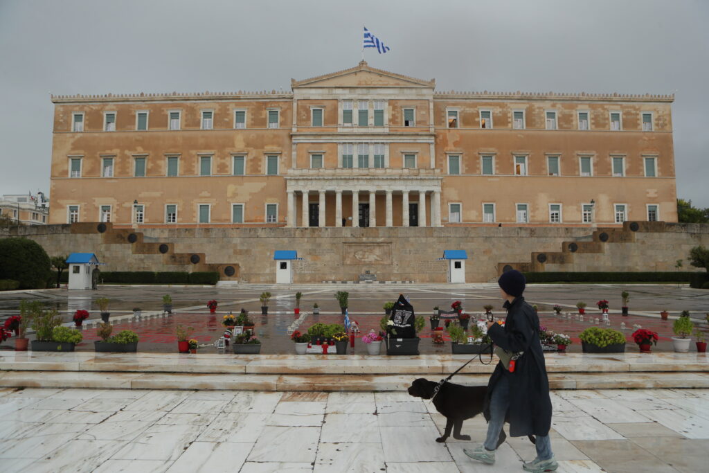Καιρός: Ραγδαία αλλαγή με βροχές και κρύο – Ποιες περιοχές θα πληγούν