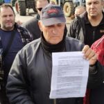 Θεσσαλονίκη: Αγωγή σε αγρότη που ήταν σε μπλόκο – Κλητήρας του πήγε την… λυπητερή (βίντεο)