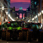 Αγρότες: Εκατοντάδες τρακτέρ στις Βρυξέλλες ενόψει της Συνόδου Κορυφής – Αντιδράσεις για τη Mercosur