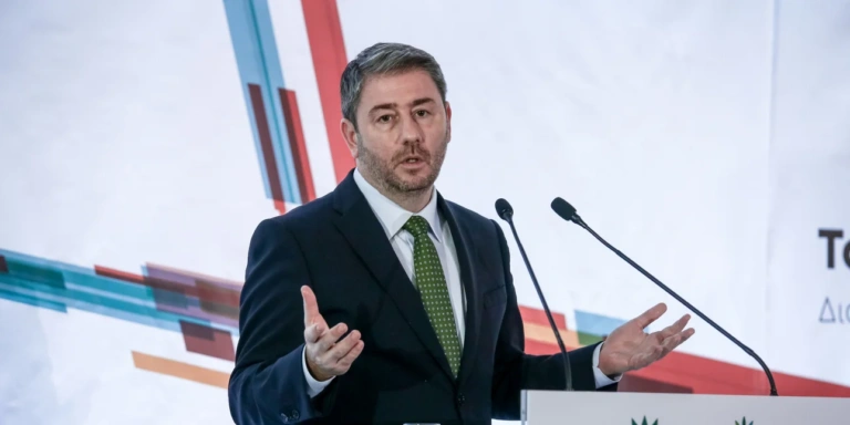 ΠΑΣΟΚ: Ξαφνική στροφή από τον Ανδρουλάκη προς αριστερά