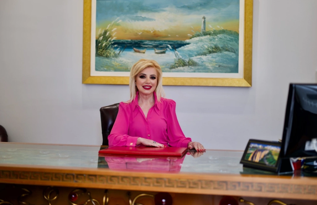 Άντζυ Λουπέσκου: Η γνωστή υπνωτίστρια αποκαλύπτει τις προηγούμενες ζωές των επωνύμων