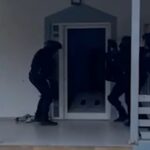 Αποκαλυπτικό βίντεο της ΕΛΑΣ από την επιχείρηση σε σπίτια συμμορίας διαρρηκτών – Πάνω από 10 συλλήψεις