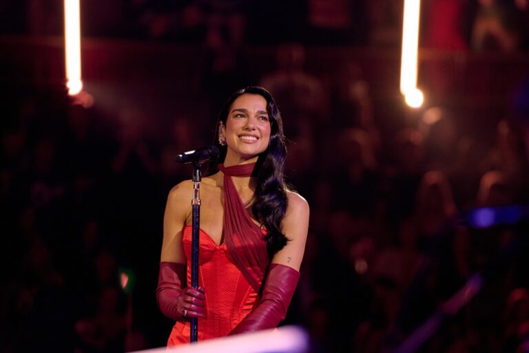Τι απαντά η Samsung στην αγωγή της Dua Lipa