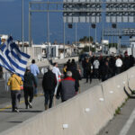 Μπλόκα: Αποχώρησαν οι αγρότες από την γέφυρα Ρίου–Αντιρρίου