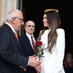 Στη Βουλή η Κίμπερλι Γκιλφόιλ – Συνάντησε τον Νικήτα Κακλαμάνη που της προσέφερε ένα τριαντάφυλλο [Εικόνες]