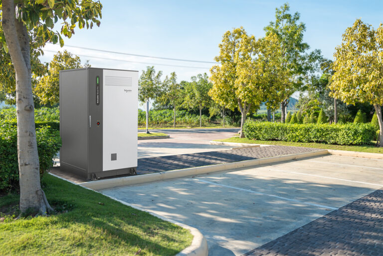 Η Schneider Electric λανσάρει τη νέα λύση, Schneider Boost Pro, για αποθήκευση ενέργειας με μπαταρίες