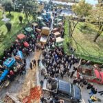 Αγρότες: Ένταση στην Καβάλα με άχυρα γάλα, ντομάτες και σταφύλια – Ο χάρτης των μπλόκων σε όλη την Ελλάδα [Εικόνες-Βίντεο]