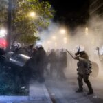 Αλέξανδρος Γρηγορόπουλος: Χημικά, προσαγωγές και συλλήψεις στην πορεία για τα 17 χρόνια από τη δολοφονία του [εικόνες-βίντεο]