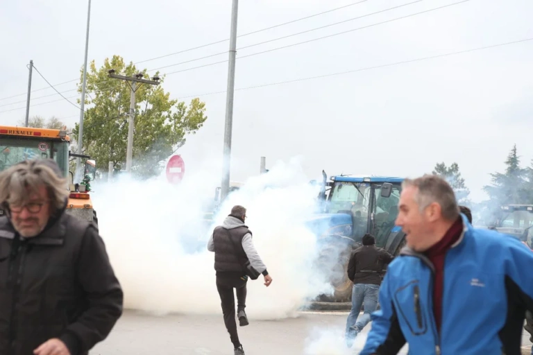 Μαρινάκης για τα επεισόδια αγροτών στο «Μακεδονία»: Καμία ανοχή σε παραβατικές συμπεριφορές