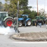 Αγρότες: Δικογραφία για τον οδηγό τρακτέρ που κινήθηκε απειλητικά κατά αστυνομικών – Κλιμακώνουν τις κινητοποιήσεις τους από Δευτέρα