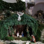 Χάος: Διαδηλώσεις για… μια φάτνη σε αίθουσα Δημαρχείου