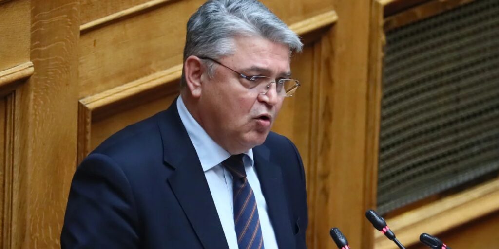 Προϋπολογισμός 2026 – Νατσιός: Λαϊκό κόμμα είστε εσείς ή κόμμα των Ferrari και των Jaguar;