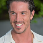 Ο Νίκος Οικονομόπουλος και 5 ακόμη celebrities πιστοί στον Θεό