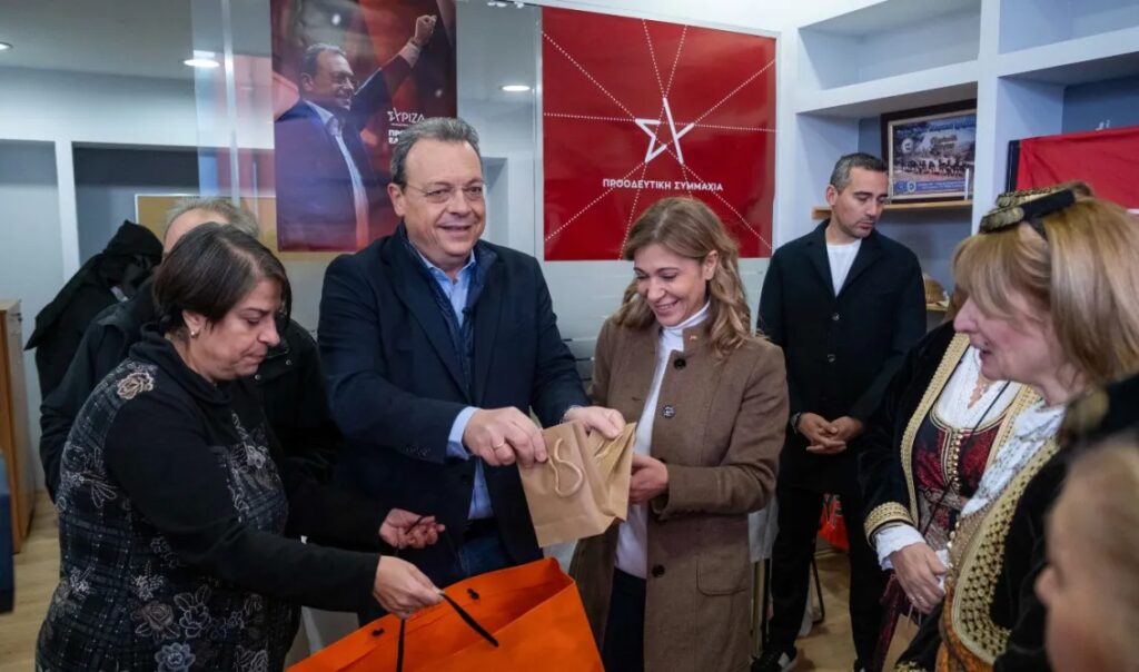 Σωκράτης Φάμελλος: Άκουσε τα πρωτοχρονιάτικα κάλαντα από την αδελφότητα Κρωμναίων Καλαμαριάς της Παν