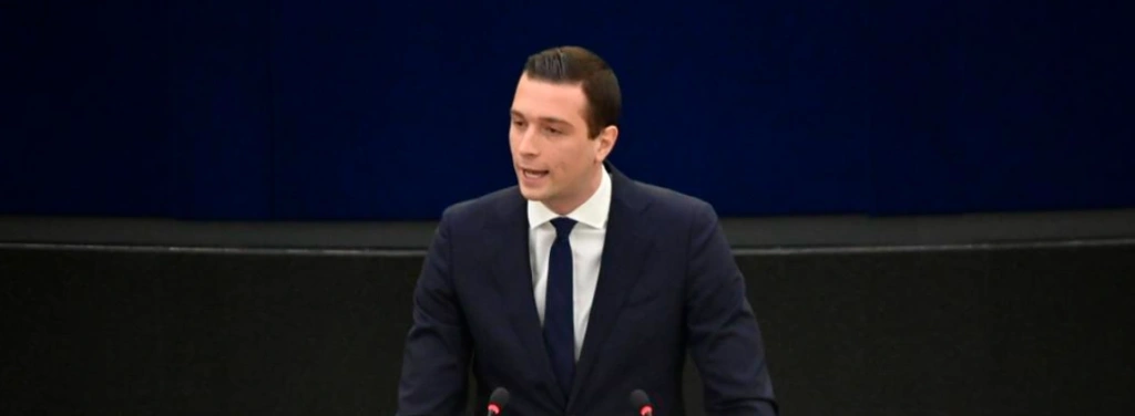 Επίθεση με αυγό και αλεύρι κατά Μπαρντελά στη Γαλλία [βίντεο]