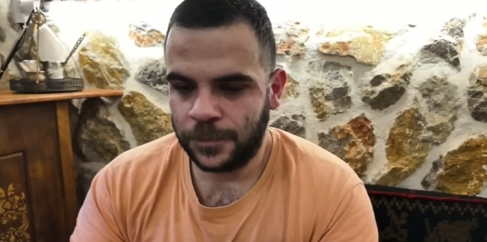 Ιωάννινα: Ο Youtuber Teosty δέχθηκε επίθεση κατά τη διάρκεια live βίντεο – Τον χτύπησαν και του πέταξαν αυγά