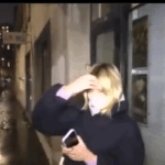 Στο Παρίσι δημοσιογράφος συγκρούστηκε με τη φερόμενη κόρη του Πούτιν – «Πάρτον τηλέφωνο να σταματήσει τον πόλεμο» της είπε [βίντεο]