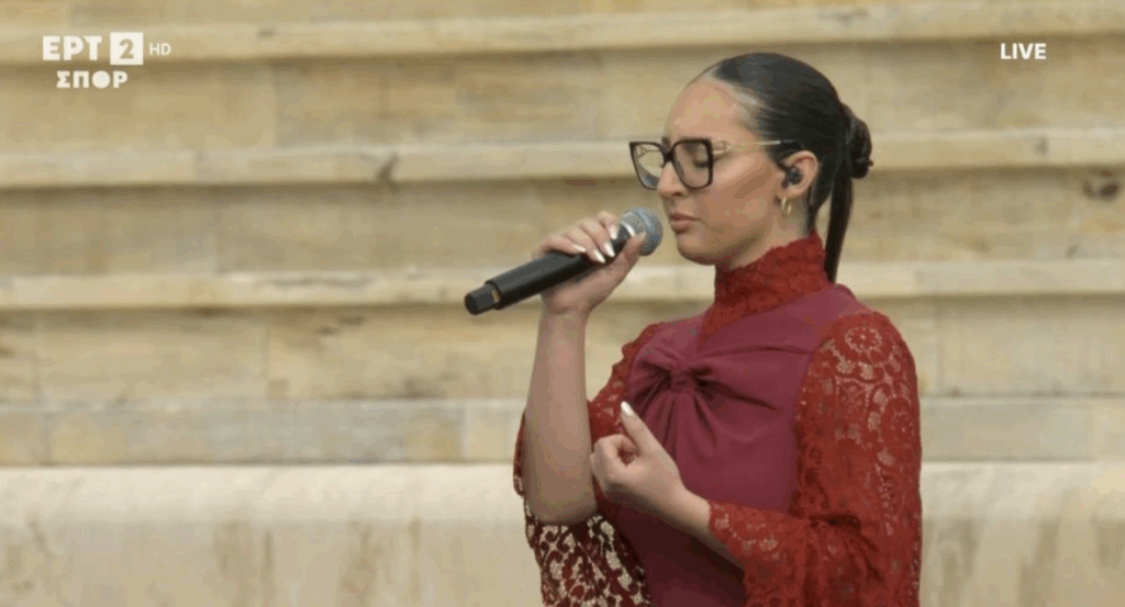 Τελετή Παράδοσης Ολυμπιακής Φλόγας: H Klavdia ερμήνευσε το «Αστερομάτα» στο Καλλιμάρμαρο
