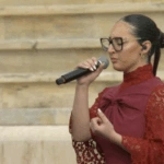 Τελετή Παράδοσης Ολυμπιακής Φλόγας: H Klavdia ερμήνευσε το «Αστερομάτα» στο Καλλιμάρμαρο