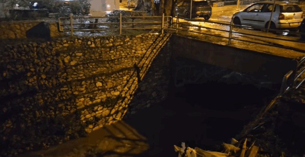 Χαλάνδρι: Οργισμένος ο δήμαρχος για τους οδηγούς που αγνόησαν τις προειδοποιήσεις στη γέφυρα