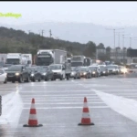Κακοκαιρία Byron: Εγκλωβισμένοι οδηγοί στα διόδια της Ελευσίνας μετά από πλημμύρες – Το 112 προειδοποιεί για υπερχείλιση Σαρανταπόταμου