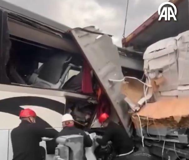 Τουρκία: Θανατηφόρα σύγκρουση λεωφορείου με σταθμευμένο φορτηγό – 7 νεκροί και πολλοί τραυματίες