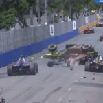 Σφοδρό ατύχημα στη Φόρμουλα Ε: Μονοθέσιο εκτοξεύτηκε… στον αέρα [βίντεο]