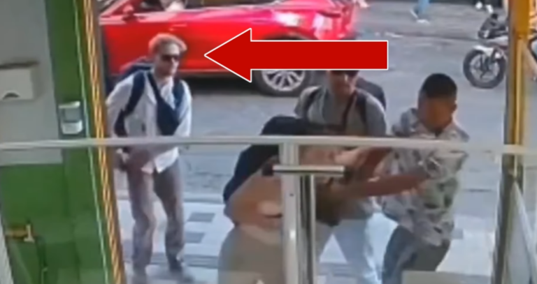 Κολομβία: Τουρίστρια παλεύει με τον ληστή μόνη της ενώ… ο σύντροφός της κρύβεται πίσω από τον τοίχο – Θύελλα αντιδράσεων στα social media [βίντεο]