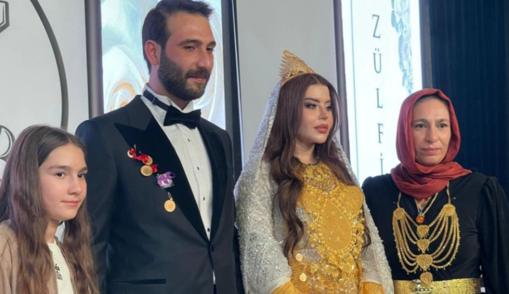 Γαμήλια τελετή με… χρυσά κοσμήματα στην Τουρκία: Η νύφη «πνίγηκε» από τα κοσμήματα και έπρεπε να καθ