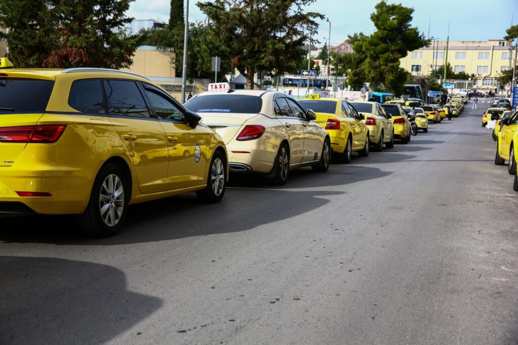 Μέχρι την Παρασκευή (5/12) παρατείνεται η απεργία των ταξί στην Αττική