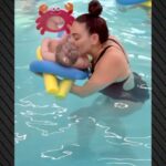 Ευρυδίκη Βαλαβάνη: Βίντεο με τον γιο της στα πρώτα μαθήματα κολύμβησης