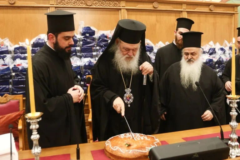 Έκοψαν βασιλόπιτα στην Ιερά Σύνοδο -Την ευλόγησε ο Αρχιεπίσκοπος Ιερώνυμος [εικόνες]
