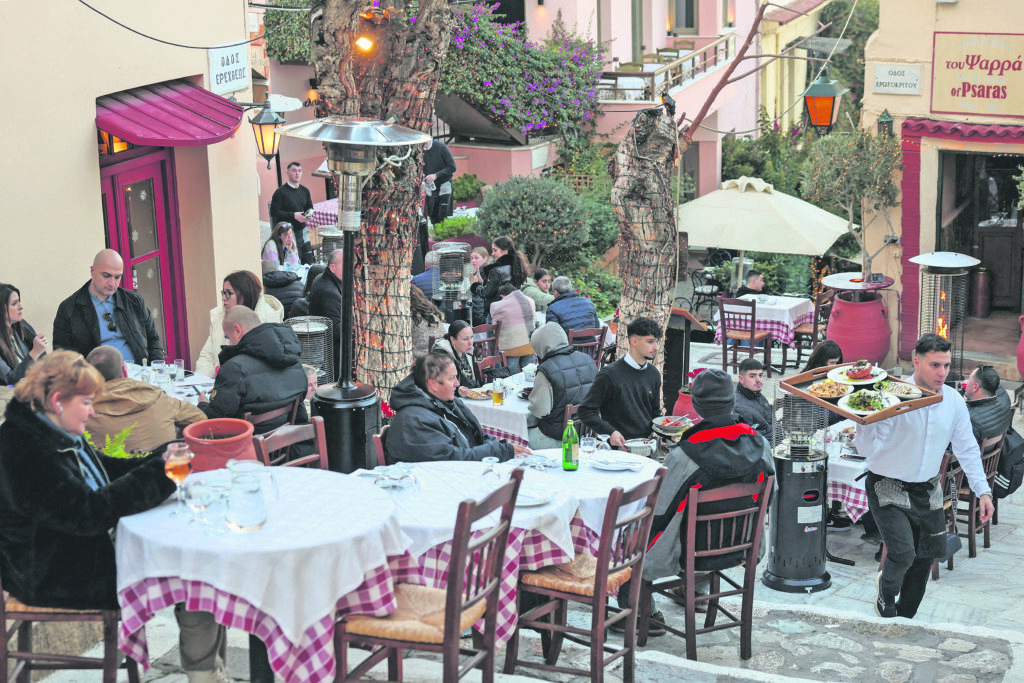Έκθεση ΚΕΠΕ: Προτεραιότητα οι αυξήσεις των μισθών