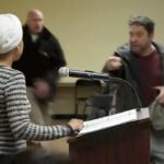 ΗΠΑ: Επίθεση με άγνωστο υγρό στη βουλευτή Ιλχάν Ομάρ κατά τη διάρκεια ανοιχτής εκδήλωσης