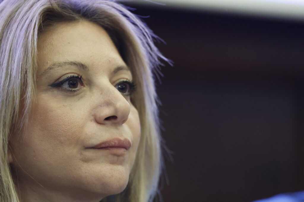 Καρυστιανού: Επιμονή στα όσα είπε περί αμβλώσεων και επίθεση στα ΜΜΕ